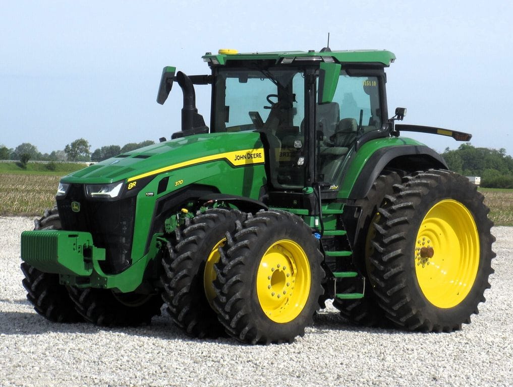 2025 John Deere 8R 370 Equipment Image0