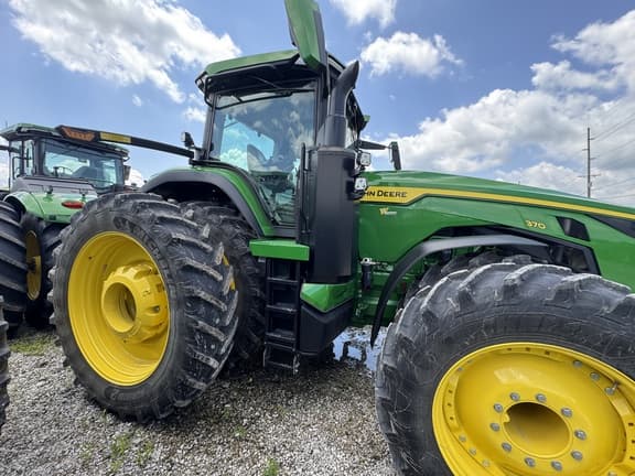 Image of John Deere 8R 370 equipment image 4
