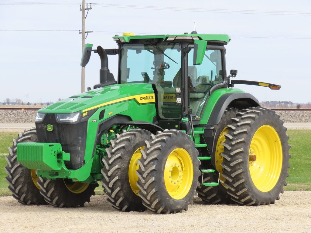 2025 John Deere 8R 370 Equipment Image0