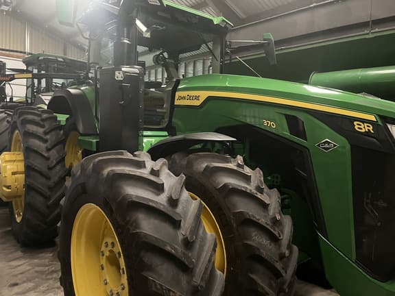 Image of John Deere 8R 370 equipment image 4