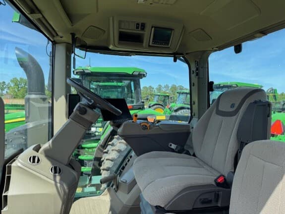 Image of John Deere 8R 370 equipment image 4
