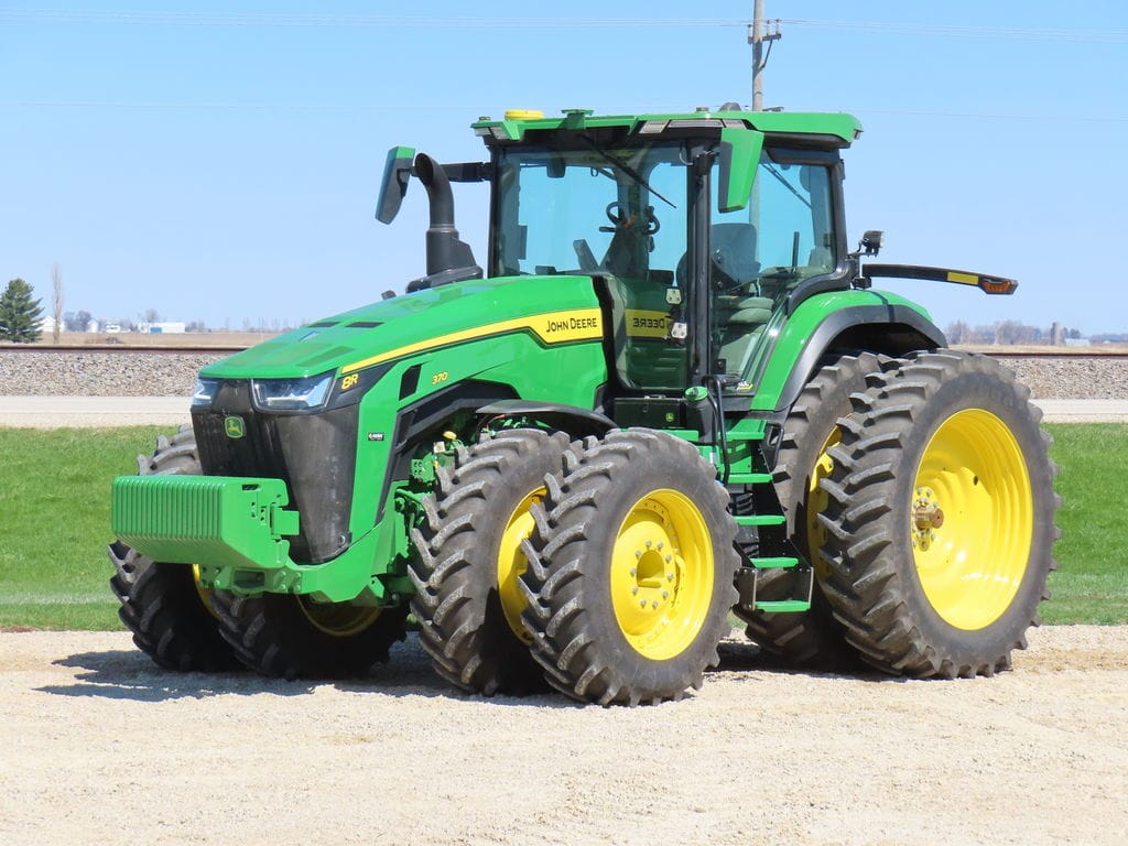 2025 John Deere 8R 370 Equipment Image0