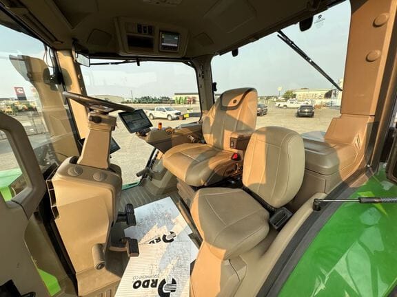 2025 John Deere 8R 370 Equipment Image0