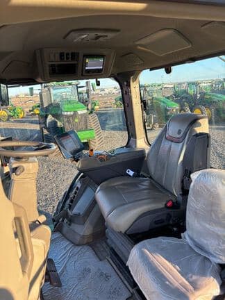 Image of John Deere 8R 370 equipment image 4