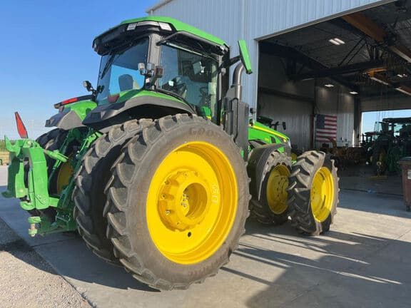 Image of John Deere 8R 370 equipment image 4