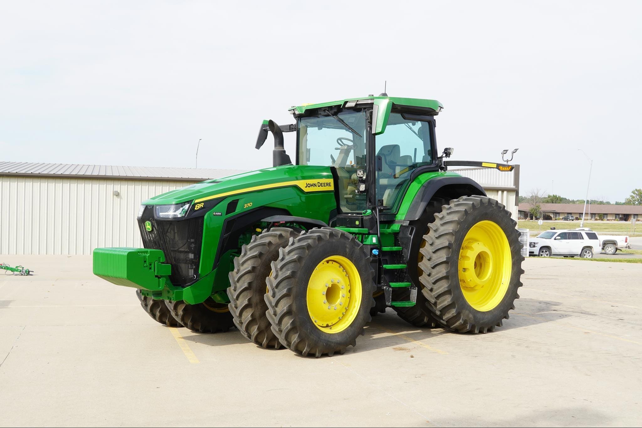 2025 John Deere 8R 370 Equipment Image0