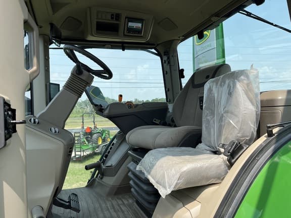 Image of John Deere 8R 370 equipment image 4