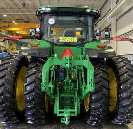Image of John Deere 8R 410 equipment image 2
