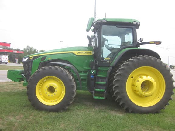 Image of John Deere 8R 410 equipment image 4