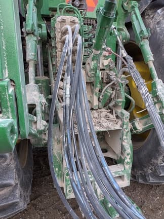 Image of John Deere 8R 410 equipment image 4