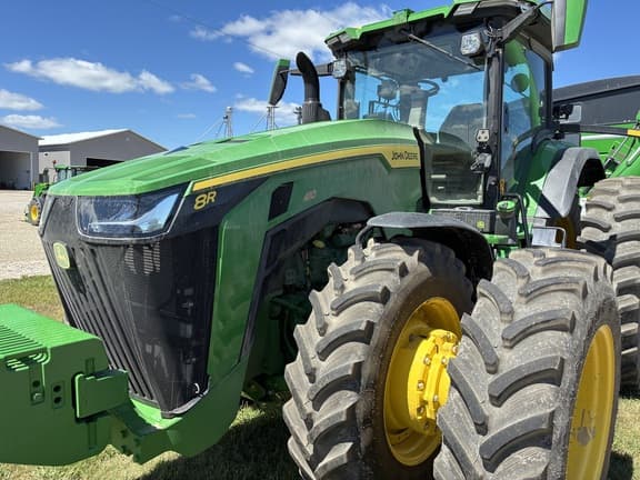 Image of John Deere 8R 410 equipment image 2