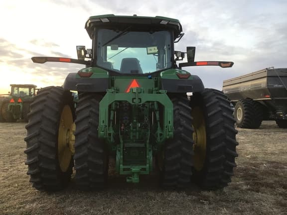 Image of John Deere 8R 410 equipment image 4