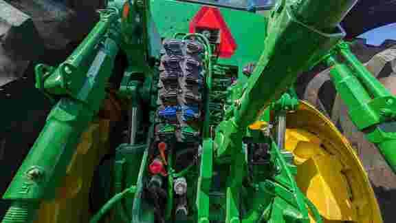 Image of John Deere 8R 410 equipment image 4