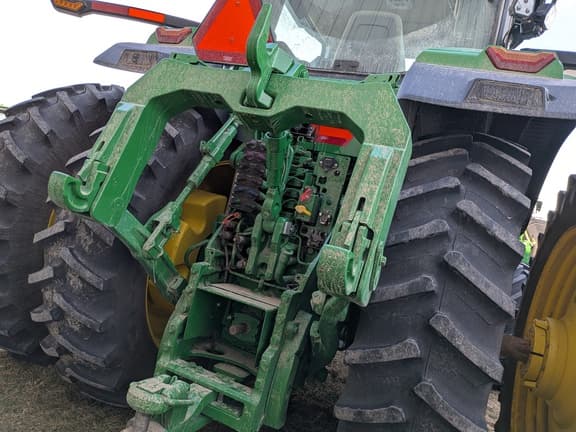 Image of John Deere 8R 410 equipment image 4