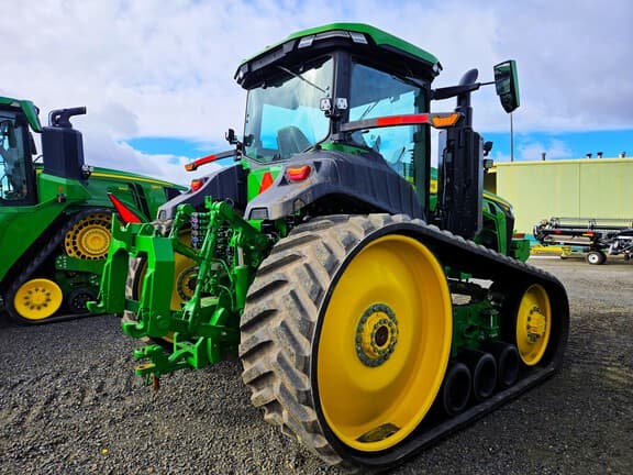 Image of John Deere 8RT 410 equipment image 2