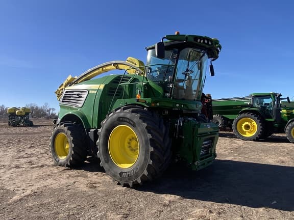 Image of John Deere 9700 equipment image 1