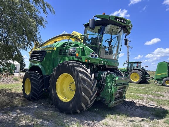Image of John Deere 9700 equipment image 1