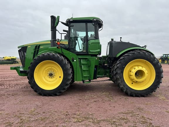 Image of John Deere 9R 390 equipment image 1