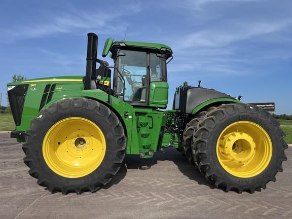 Image of John Deere 9R 640 equipment image 1