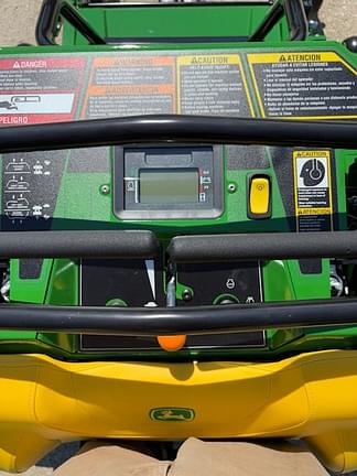 Image of John Deere Q820M equipment image 4