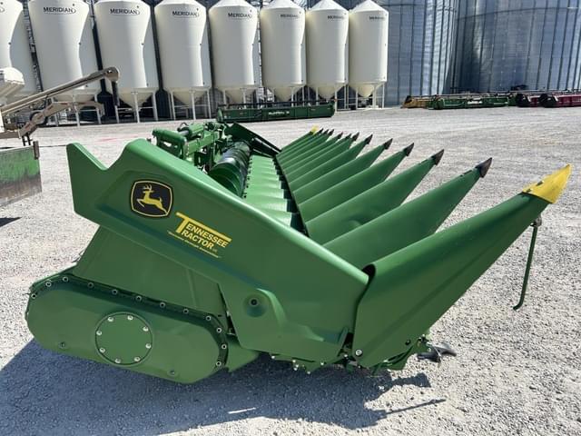 Image of John Deere C12F equipment image 4