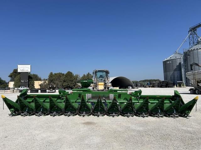 Image of John Deere C12F equipment image 2