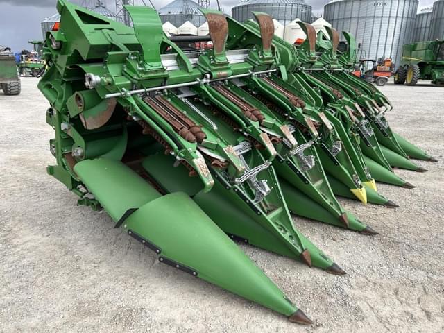 Image of John Deere C12F equipment image 2