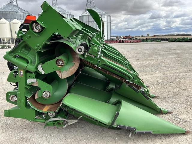 Image of John Deere C12F equipment image 3