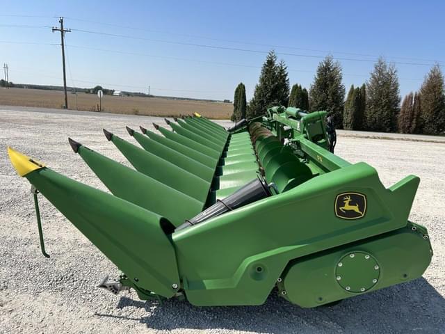 Image of John Deere C12F equipment image 3