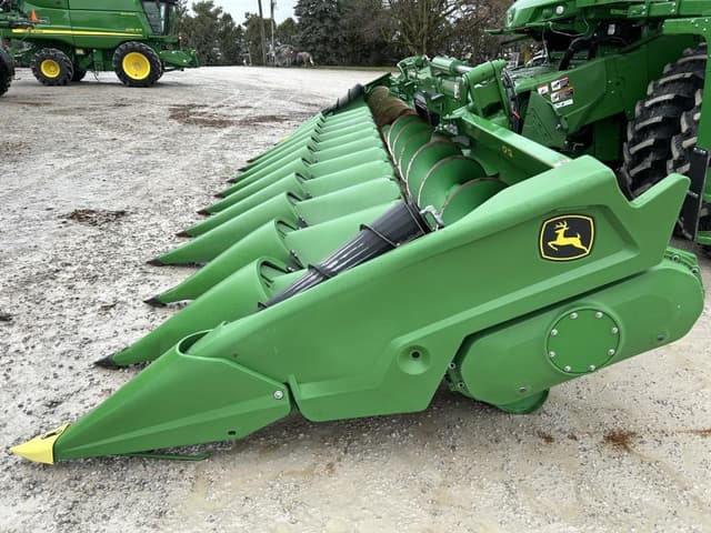 Image of John Deere C12F equipment image 3