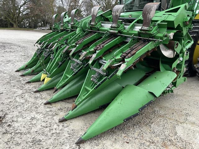 Image of John Deere C12F equipment image 4