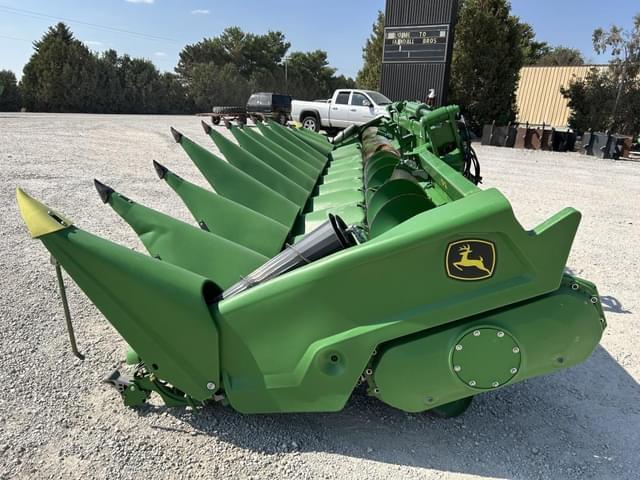 Image of John Deere C12F equipment image 3