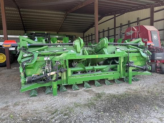 Image of John Deere C18F equipment image 4