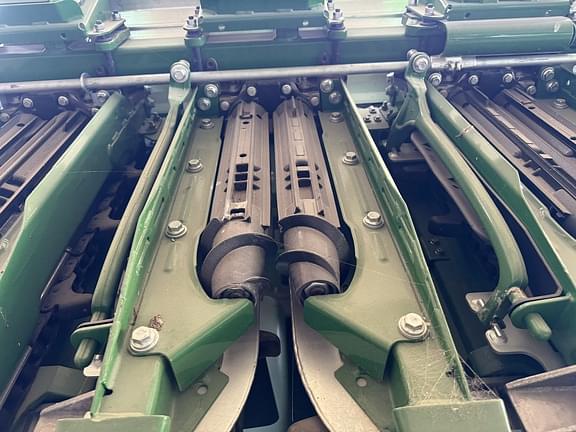 Image of John Deere C18F equipment image 4