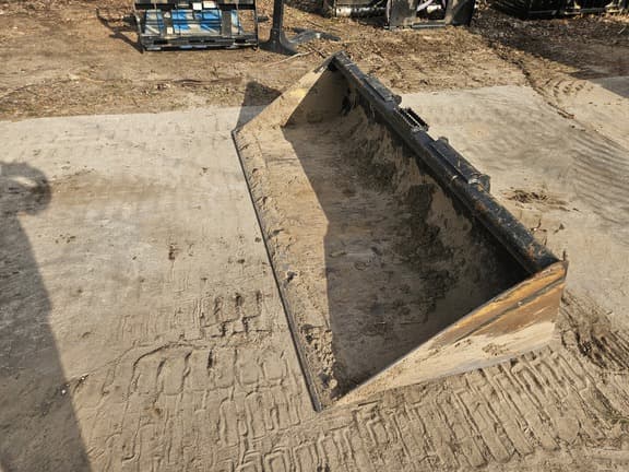 Image of John Deere C84 equipment image 1