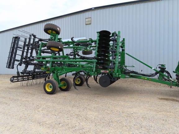 2025 John Deere CC19 Equipment Image0