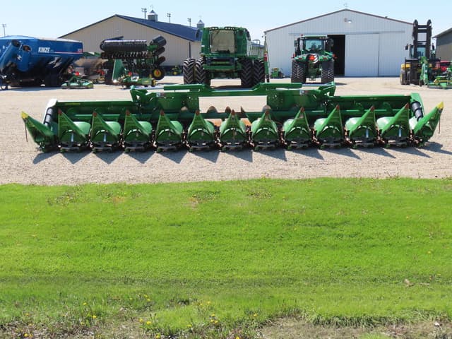 Image of John Deere C12F equipment image 4
