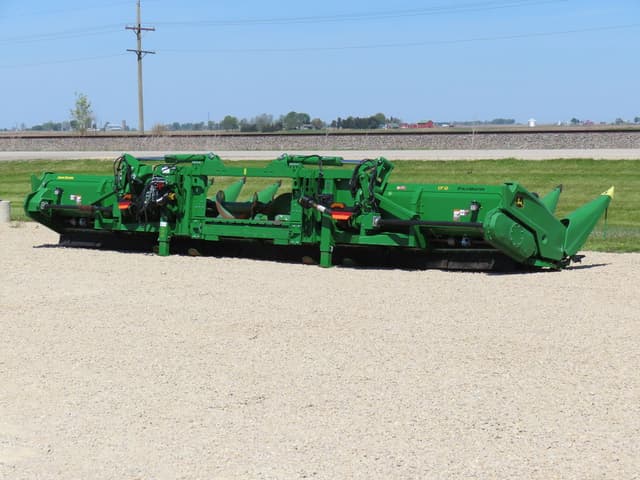 Image of John Deere C12F equipment image 3