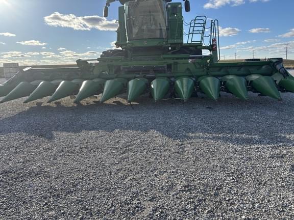 Image of John Deere C12F equipment image 2