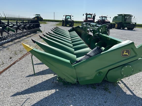 Image of John Deere C12F equipment image 2