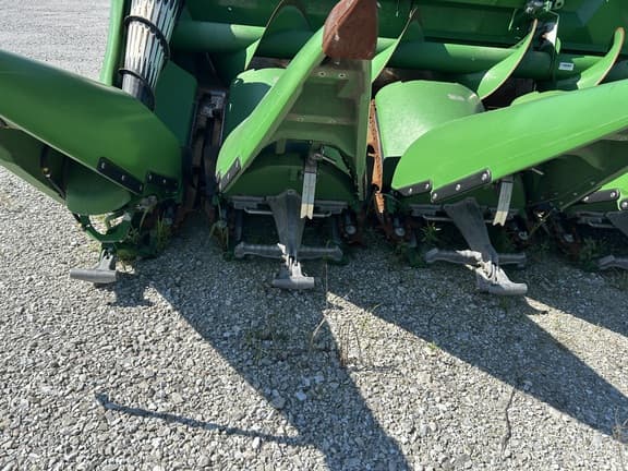 Image of John Deere C12F equipment image 4