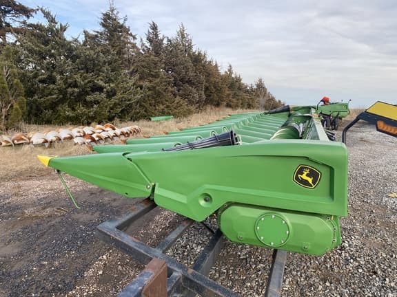 Image of John Deere CR12 equipment image 2