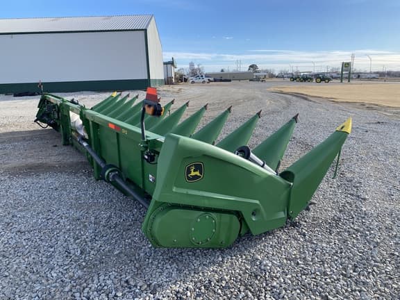 Image of John Deere CR12 equipment image 2