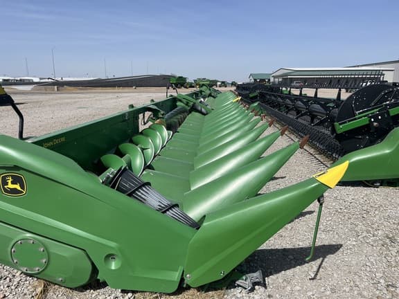 Image of John Deere CR12 equipment image 1