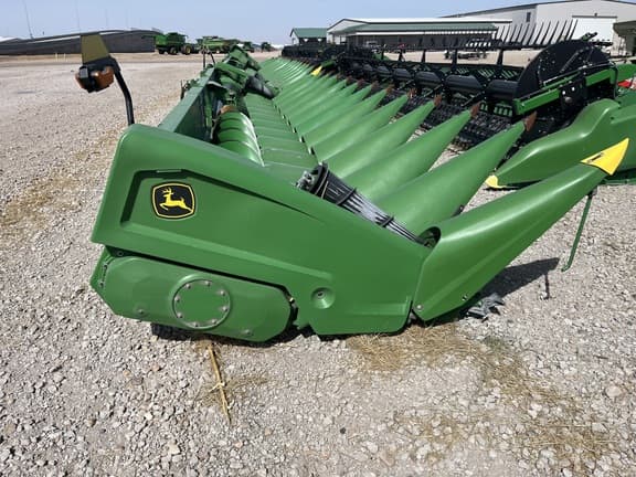 Image of John Deere CR12 equipment image 3