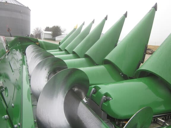 Image of John Deere CR16 equipment image 3