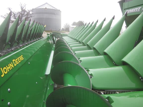 Image of John Deere CR16 equipment image 2