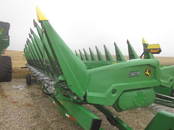 2025 John Deere CR16 Equipment Image0