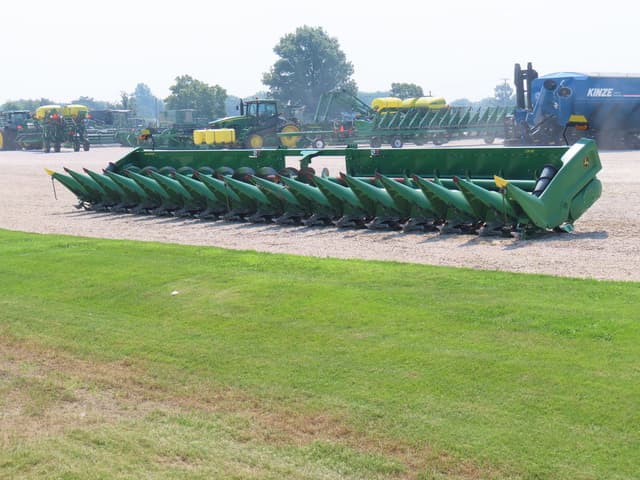 Image of John Deere CR16 equipment image 2