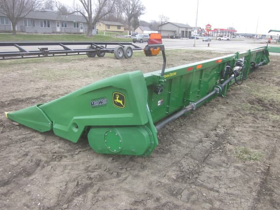 Image of John Deere CR16 equipment image 4